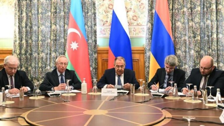 Lavrov, Bayramov ve Mirzoyan arasında üçlü görüşme