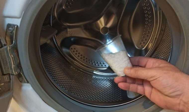 1 bardağı çamaşır makinesindeki kireci sökmeye yetiyor! Çaydanlıklarda da işe yarıyor…