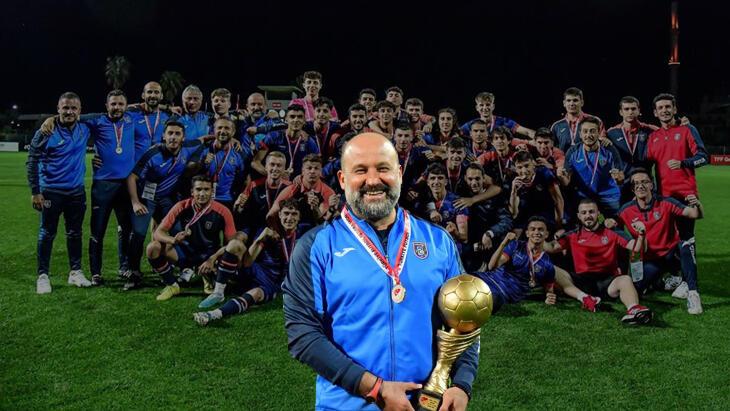 Devleri geçti, Başakşehir U19 Takımı’nı şampiyon yaptı! Engin Çalışır başarının sırrını anlattı