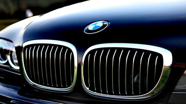 iPhone 15 Pro ve Pro Max’larde garip bir sorun daha: BMW arabalar, yeni iPhone’ları bozuyor