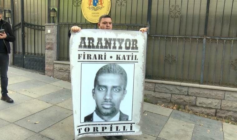İYİ Partili Çömez’den Somali Büyükelçiliği’ne ‘Aranıyor’ afişi